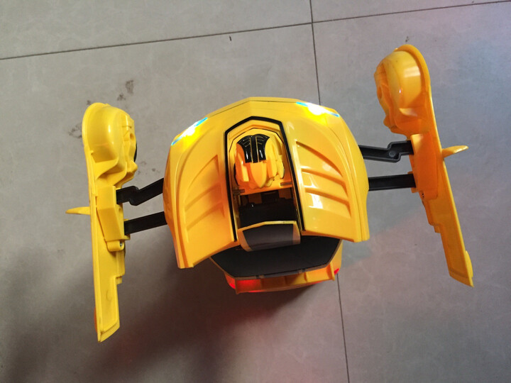 迪美 遥控车 黄蜂变形机器人模型 一键展示功能带灯光音乐可充电男孩