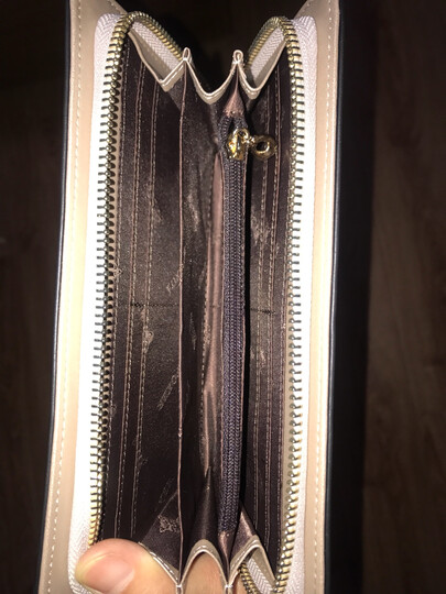 金狐狸钱包:"挺好的 看着上档次 内部材质应该是布料的 做工好 放卡的