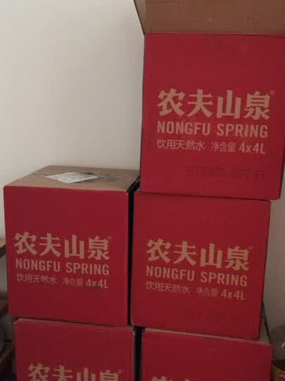 桶装水配送全指南:从订水电话到送水上门,一篇讲清批发、零售与选择要点