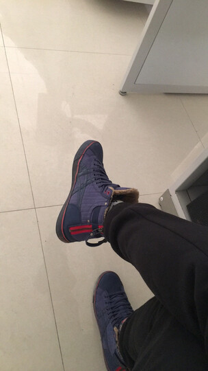 很帅就是有点紧,脚肥.