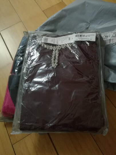 衣服描述相符;质量好,做工精细,款式新颖,我穿着正合." - 京