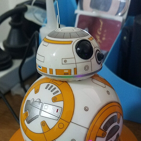 sphero机器人:"没想象的智能,动力不太够,爬坡吃力,干草地没戏.