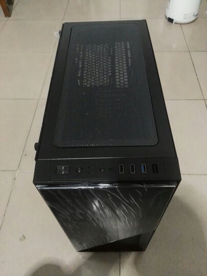 爱国者爱国者(aigo)月光宝盒破晓 黑色 钢化玻璃铝机箱:"很好的一款