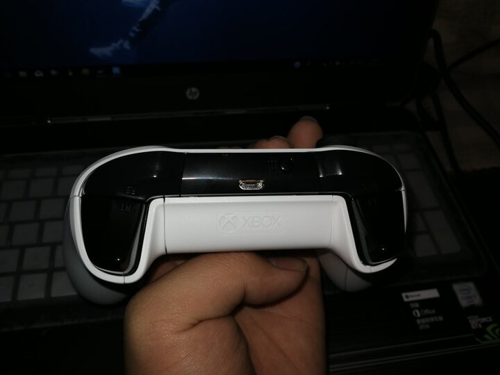 微软xbox无线控制器 白色:"xbox手柄的手感么话说,不管从做工到材料