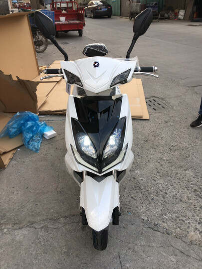 电动摩托车 60v豪华城市运动款踏板车 黑豹5代 香脂白 【60v20ah标准