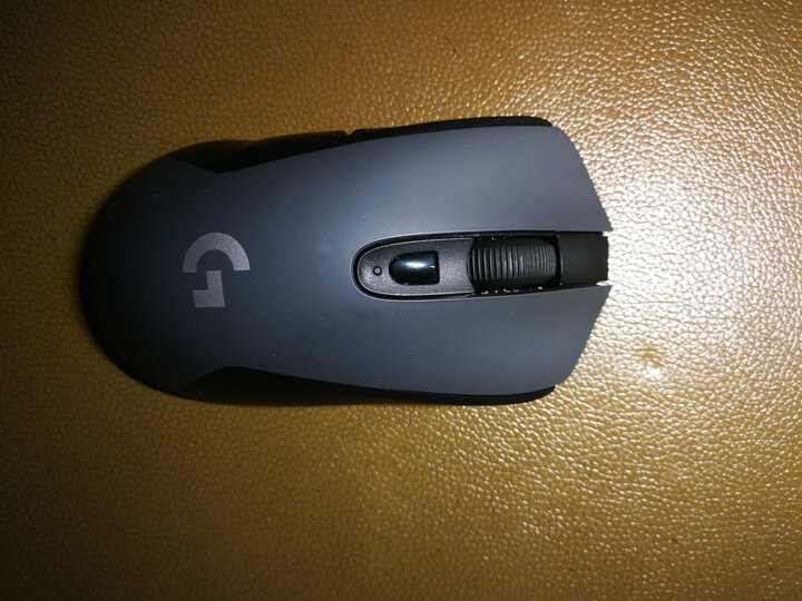 罗技g603:"鼠标略厚略重,不过手感和按键舒适度还是不错的,灵敏度可