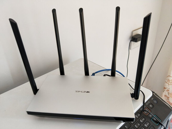 普联tl-wdr6800:"外观颜值高大上,刚用上,也不知道稳定性如何,信号