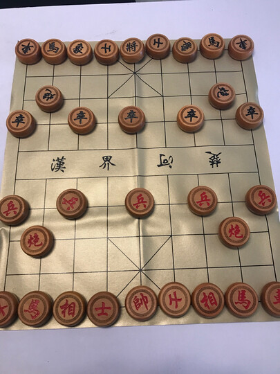 第一次买这么好的象棋,感觉很好,比较精致无瑕疵,价格很值,值得购买!