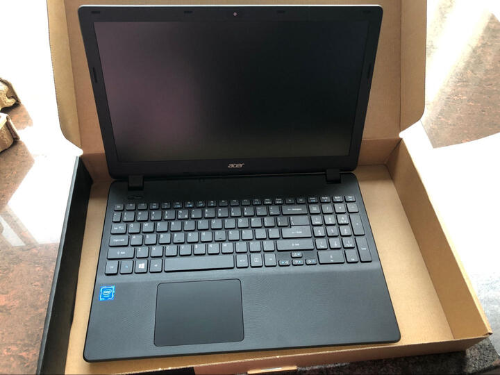 宏碁墨舞ex2519:"屏幕够大,看电影不错.全键盘设计,输入数字方便.