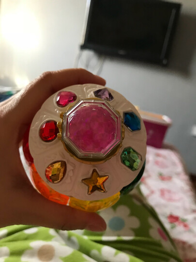 奥迪双钻能量彩石宝盒:"巴啦啦小魔仙一系列的玩具都是孩子的最爱