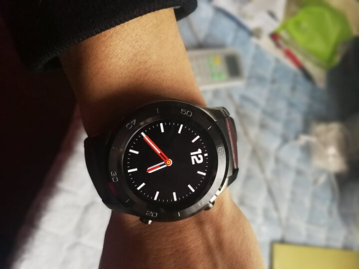 华为leo-dlxxu:"货物已经收到几天了,为什么一直没有评价,就是要经过