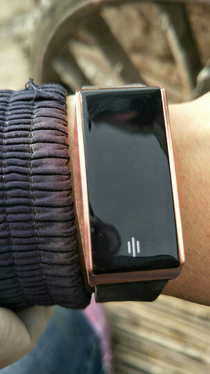 已经带了几天才来评价,很不错有心率,血压睡眠,抬腕亮屏,来电提醒等