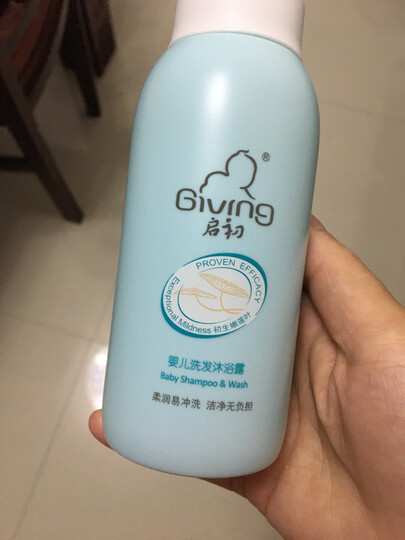 启初婴儿洗发沐浴二合一:"收到了,今晚给宝宝洗澡了有淡淡的香味"
