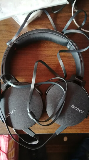 索尼xb550ap:"耳机真的一般般,对不起这个价格,戴头上还老滑下来,音质