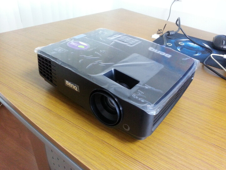 明基mx3082:"新买的,第一次使用,效果看起来还不错,就是机器比较热