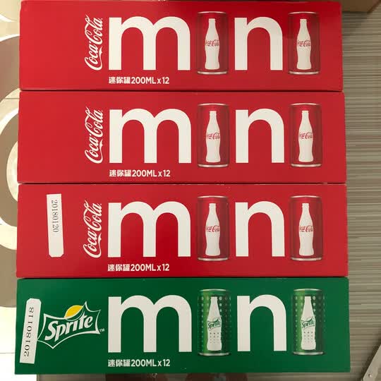 可口可乐:"包装够单薄的,但是没有任何一罐变形的,很好,200ml一罐