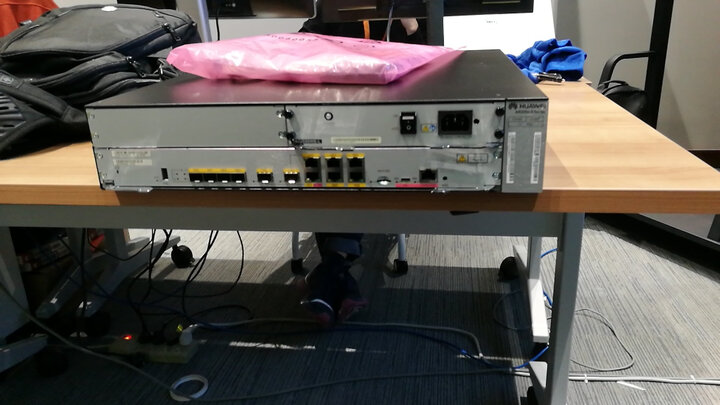 华为(huawei)ar2240c-s 企业级千兆模块化 多业务路由器原图上面是两