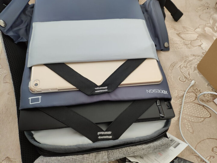 xddesign蒙马特城市安全防盗背包:"准大一,大概能装进出门在外的所有