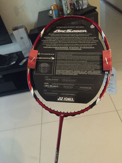 尤尼克斯碳素羽毛球拍 arcsaber 10(弓箭10) 不带线:"球拍很漂亮,价格