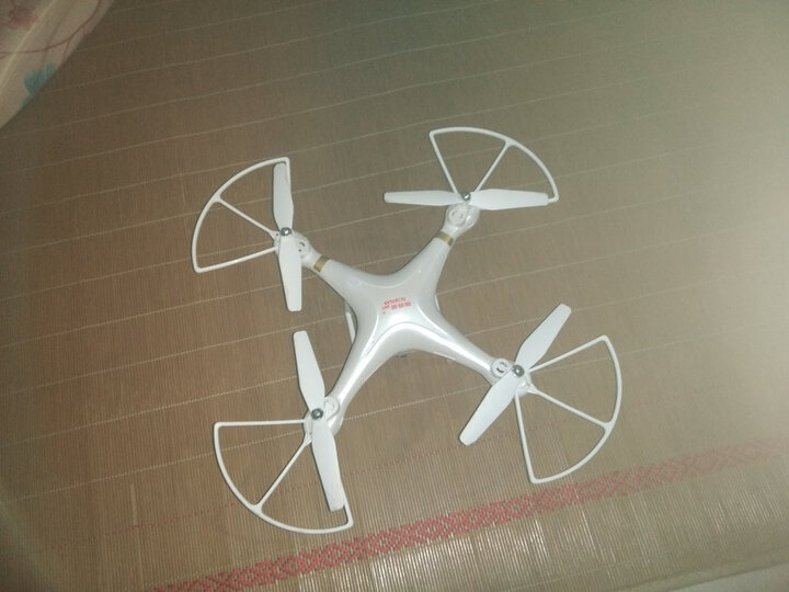 宝贝星(bbs)双摄像头无人机jy03:"很好,但是里面怎么没有说明书啊