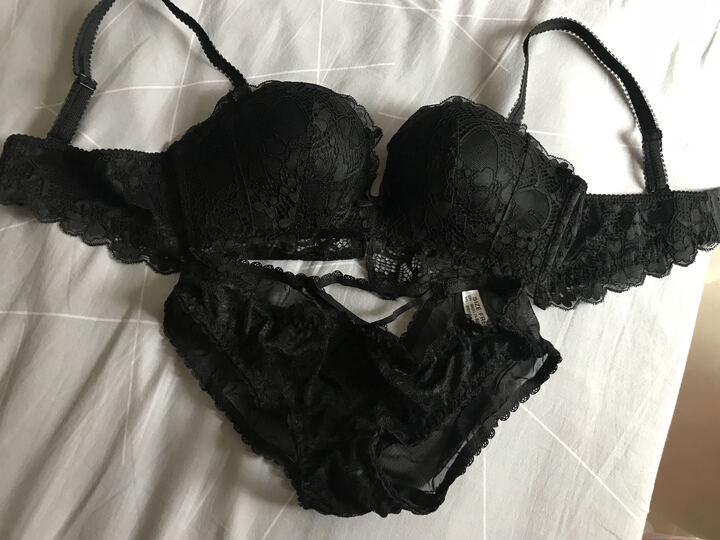 杰丽·莫克(jerrie mock):"实物颜色和质量,都不错,穿上效果,也挺舒服