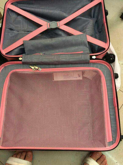 箱子前面左方是有脱线吗,而且左上方的带子也有点问题的感觉