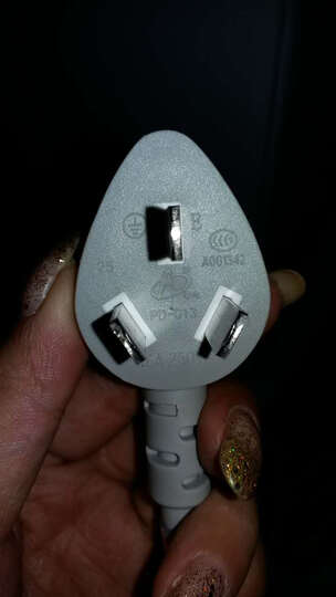 空调没用呢  插头太坑了,整个家里也没有这样的插线板!