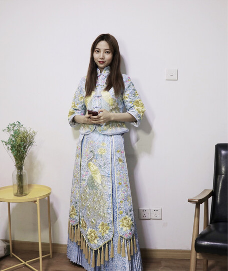 龙曼尼仕:"秀禾服看了很多家,都大同小异的款式,终于找到这家,都是很