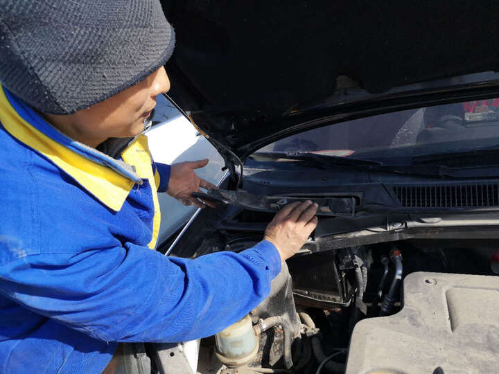 早上七点发动了半天才打着火,上午九点的下的订单,中午就来给安装上了