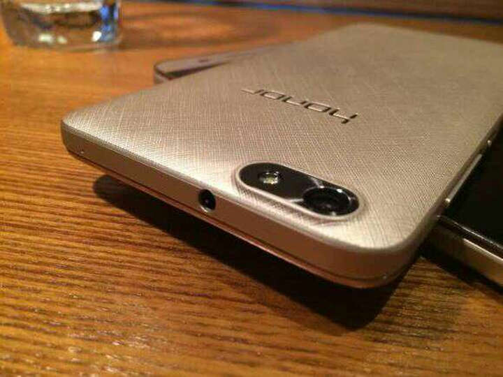 华为荣耀畅玩4x(che2-tl00h):"质量挺好,拿着手感特别好.