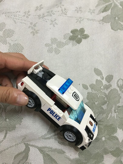 乐高60128:"很快就送到了 大热天师傅很辛苦 东西一如既往的好"