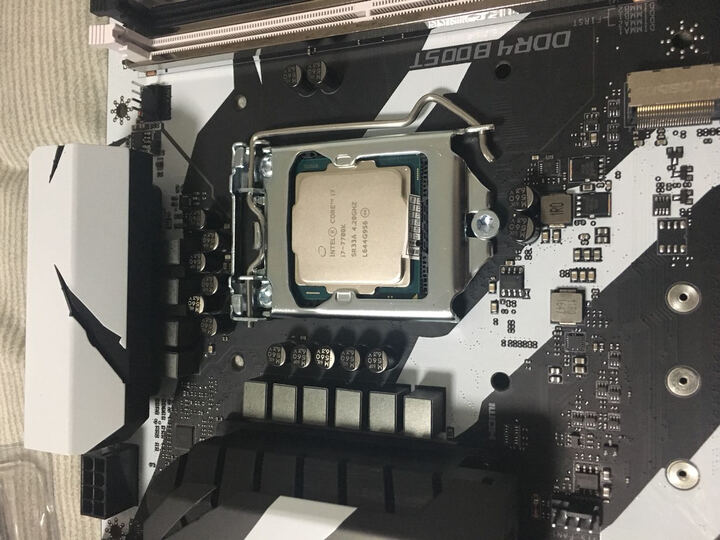 华硕飞行堡垒zx50j有飞机标志吗