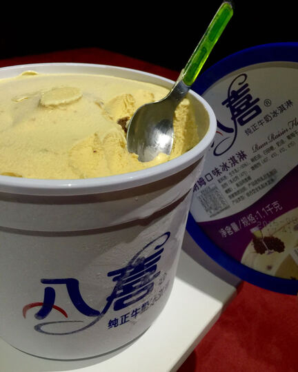 八喜 冰淇淋 香草 朗姆味各1桶 1100g*2桶 冰棍非常好.快递小朋友态度