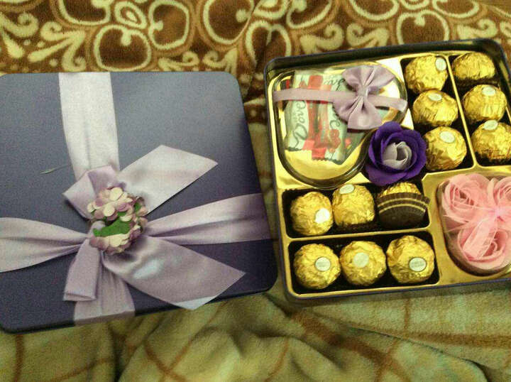 费列罗巧克力生日礼物礼盒装112g蛮好的,送给我喜欢的她,希望她会喜欢