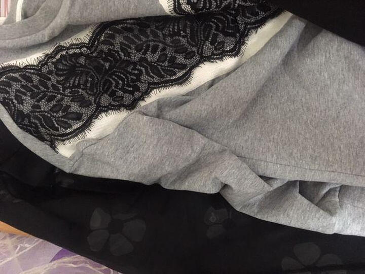 物流快,衣服没有色差,试穿码数合适,就是味道挺重且包装简陋,看起来跟