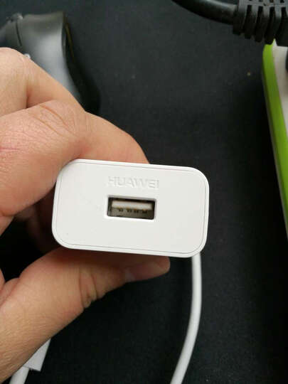 华为(huawei)华为type-c充电器:"和荣耀8包装自带的充电器一模一样