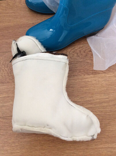 胶皮的质量非常好,很柔韧,而且颜色比图片里漂亮多了!