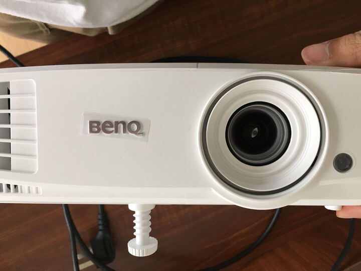 明基mx3291 :"帮公司买的,1027*768分辨率刚好够开会使用,亮度很足,不