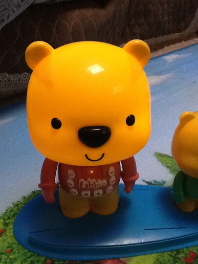 小熊说那是我的小脚丫,宝宝就指着自己的脚说这里,然后就丫丫,丫丫的