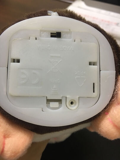 某化学兴趣小组实验时发现:按照左图连接好线路灯泡不亮,按照右图连接