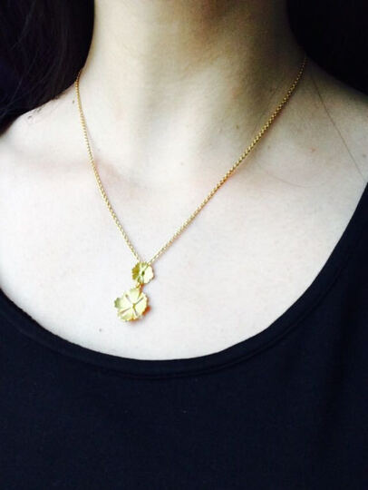 周生生(chow sang sang):"东西跟图片一样,很喜欢,有立体感,小清新的