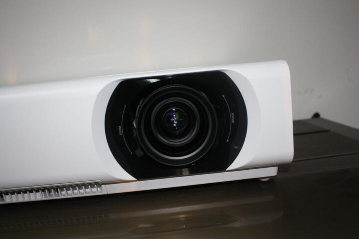 索尼(sony) cx239 商用教育投影机(3lcd芯片 4100流明 xga分辨率)