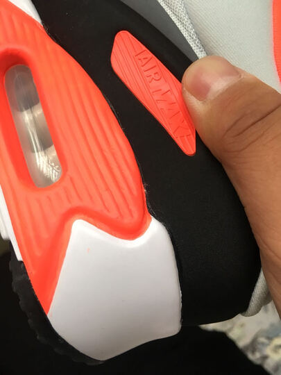 耐克(nike):"鞋上有胶,别的挺好的" - 京东