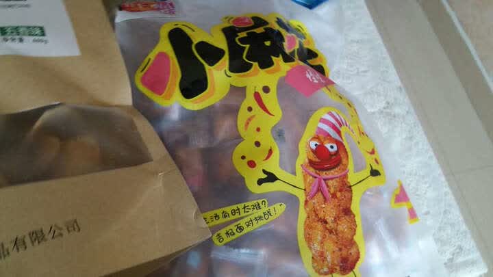 打开尝了下,味道有点辣,小孩子吃可能辣点,包装挺好,这个干净好存放&