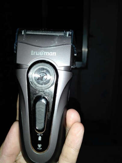 真汉子(trueman)8102 双刀头 充电式 不可水洗 往复式电动剃须刀