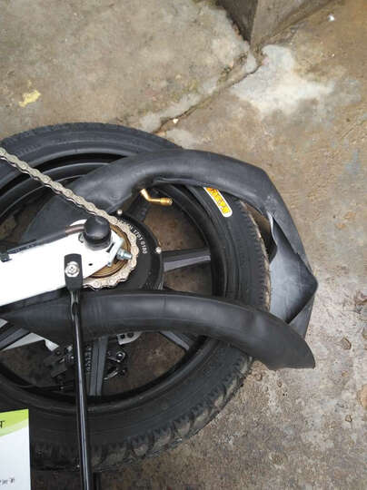 都别买了,这么高评价也不知道哪来的,一圈还没有骑,车胎是坏的