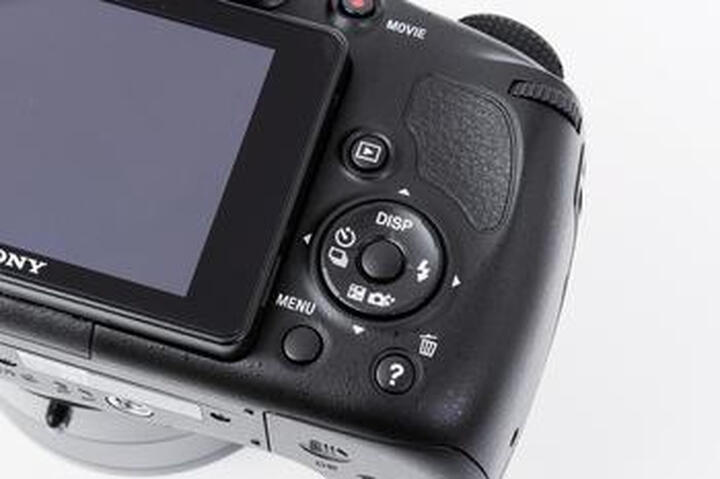 索尼(sony)dsc-hx400:"就是为了50x变焦买的,甚至可以看到对面楼屋里