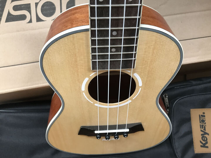 keystar:"袖珍吉他,好玩又便携,给小孩买的,鉴于做