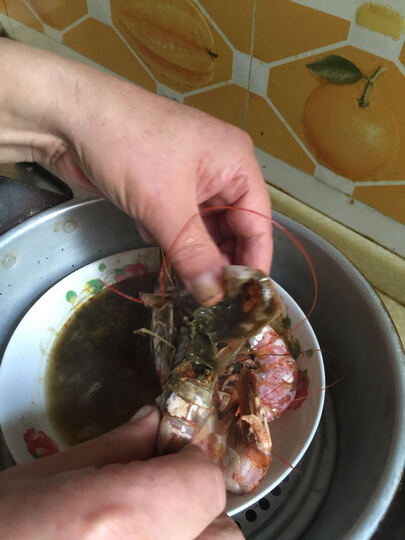 不新鲜,虾头黑,煮熟.