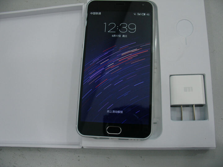 魅族魅蓝note2:"大小正合适,手感好,颜值高,用起来也算流畅.